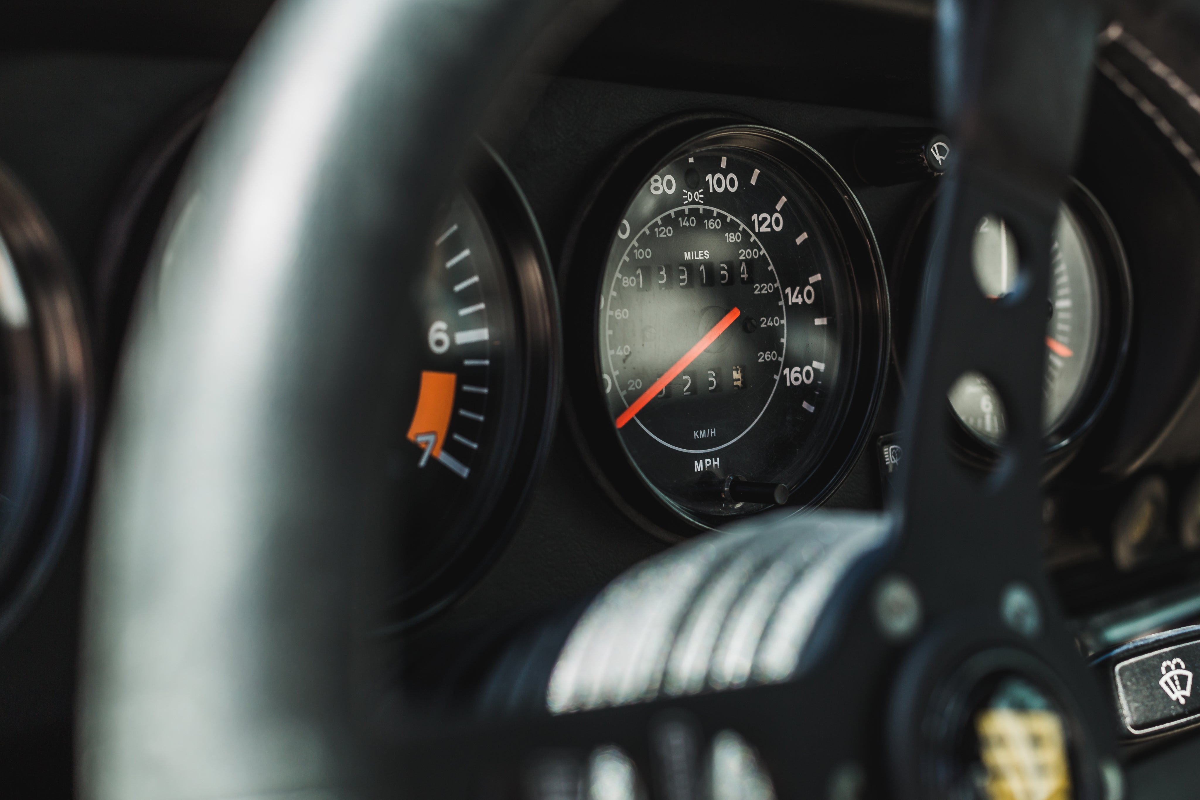 vintage-car-speedometer.jpg